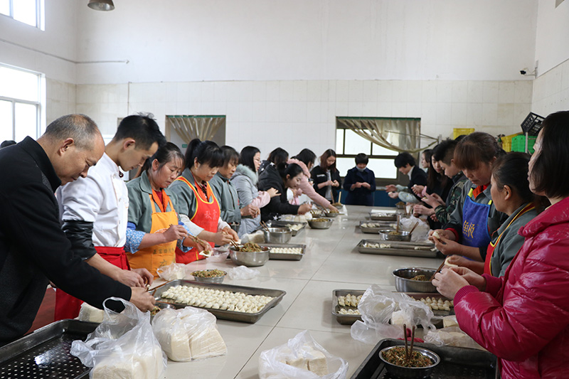 冬至餃子碗，陽(yáng)晨人心暖